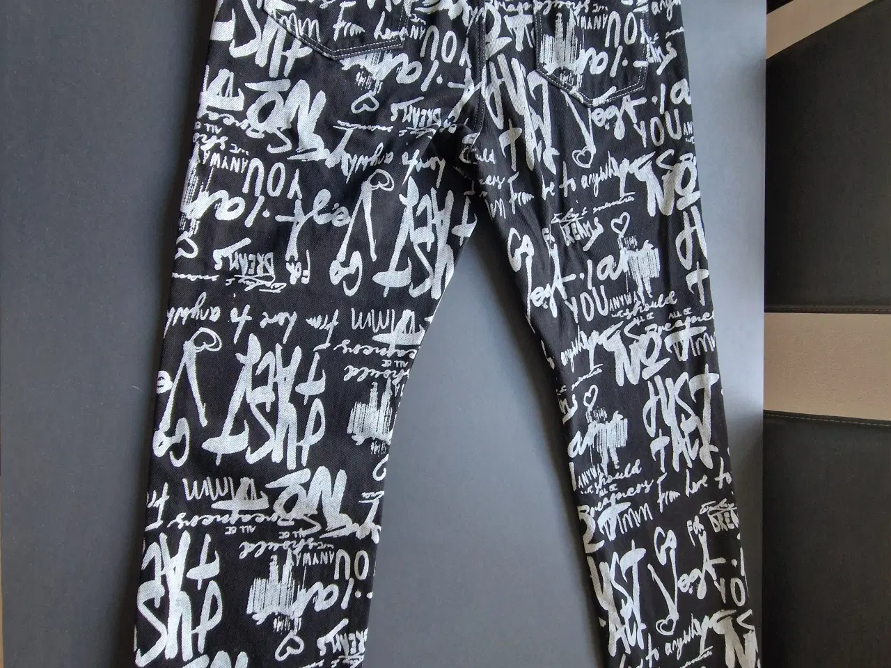 Billede 2 - Mønstrede jeans fra Afrika