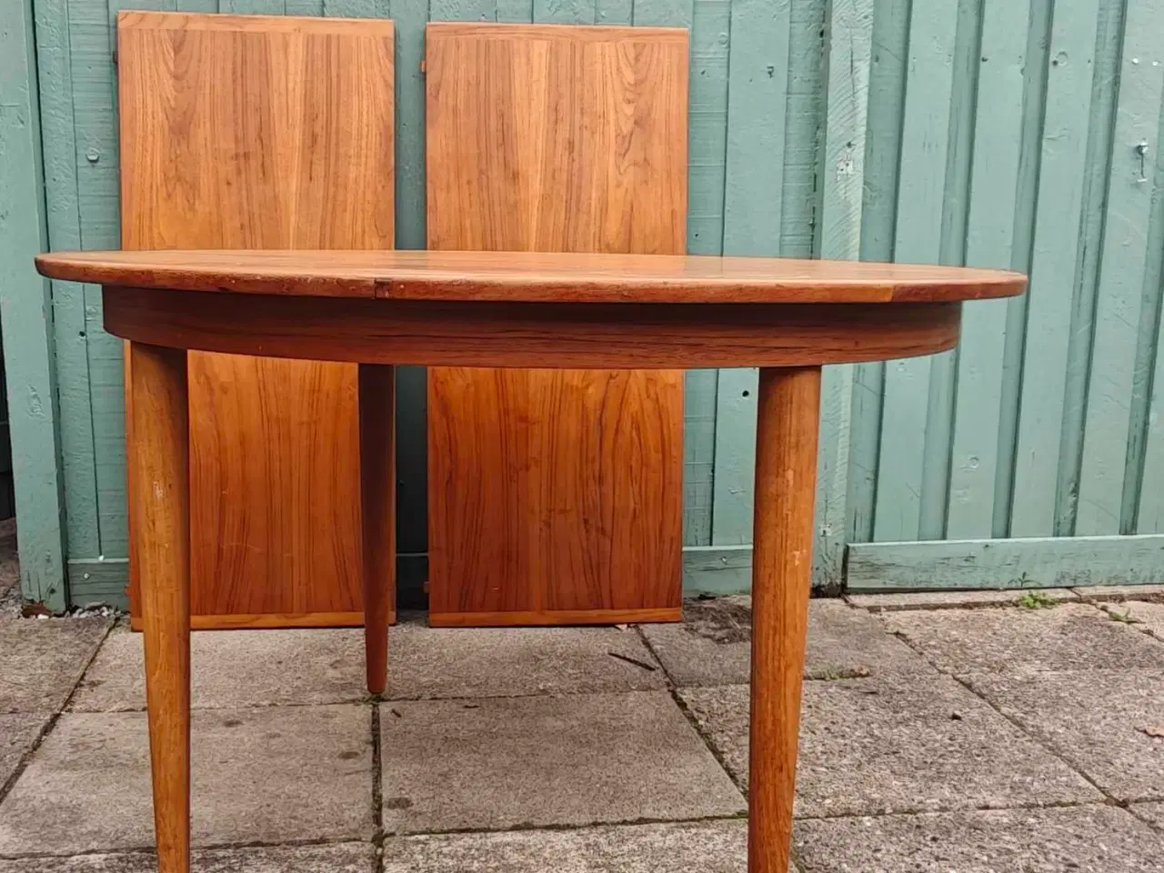 Billede 2 - Rundt spisebord i teak med to tillægsplader
