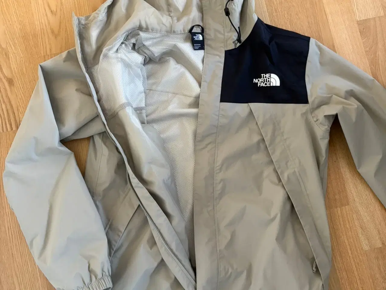 Billede 3 - The North Face beige regnjakke str S.