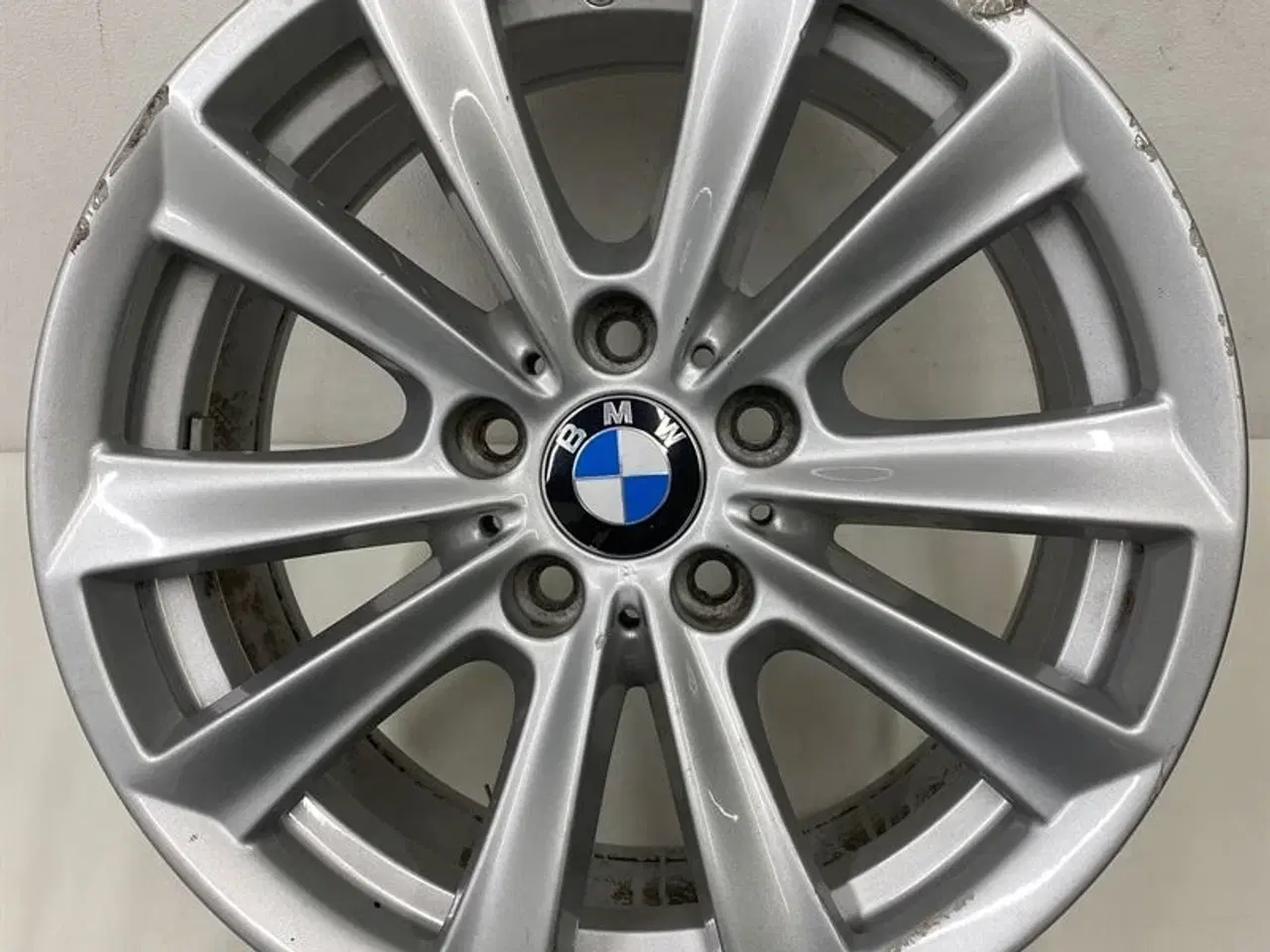 Billede 4 - 17" Org. BMW alufælge uden dæk "V speiche 236" A64497 BMW E90 E91 E92 E93 E90LCI E91LCI E92LCI E93LCI F10 F11 F12 F13 F06 GC F10 LCI F11 LCI F06 GC L