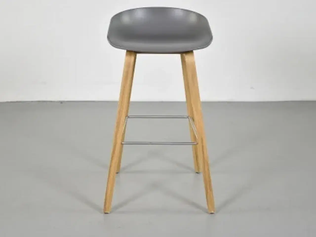 Billede 1 - Hay about a stool barstol i eg med gråt sæde
