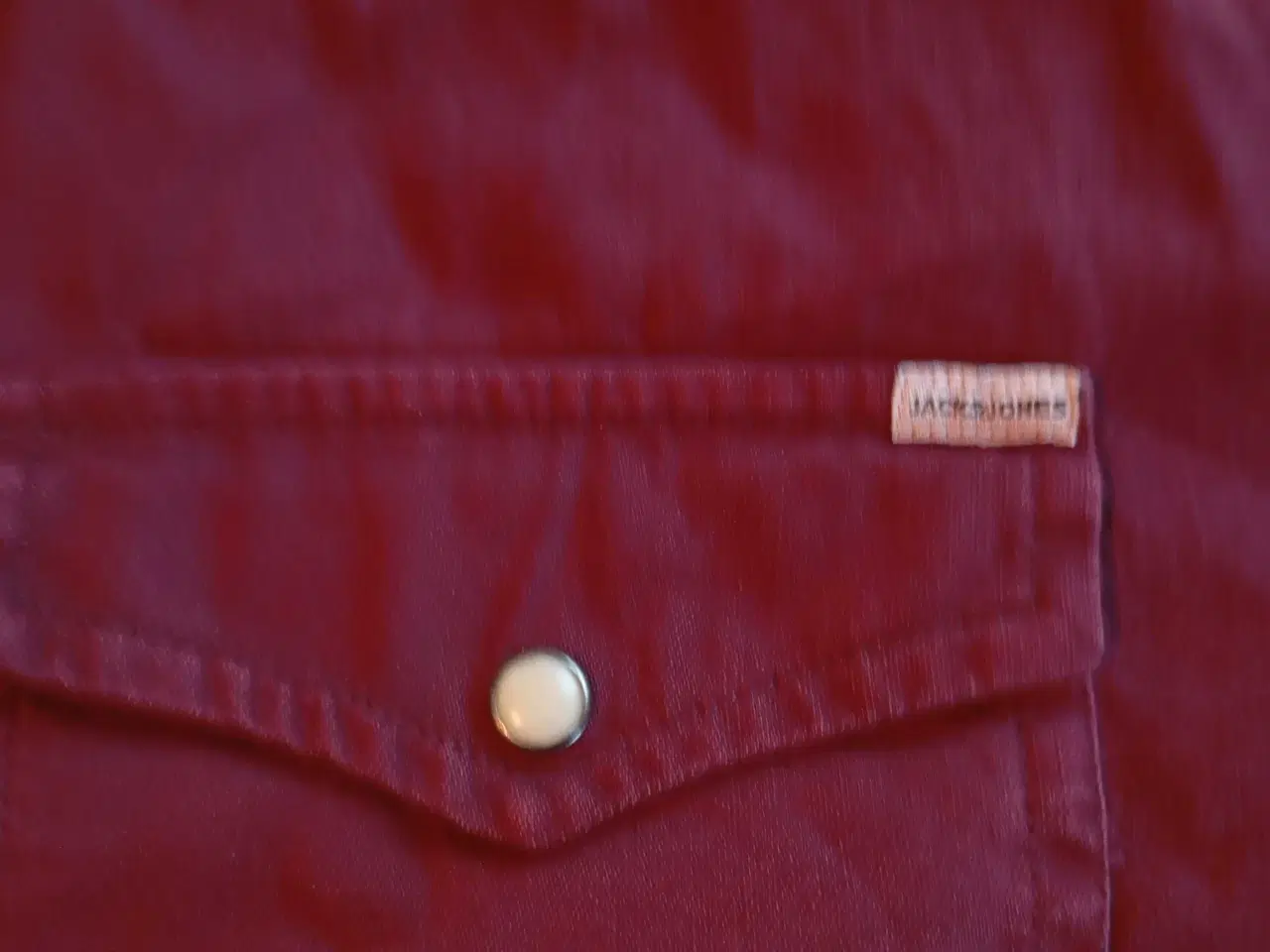 Billede 9 - Bordeaux skjorte med trykknapper 