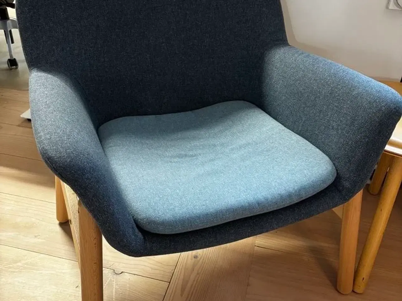 Billede 1 - 2 stk. VEDBO Lænestole, Gunnared blå - IKEA