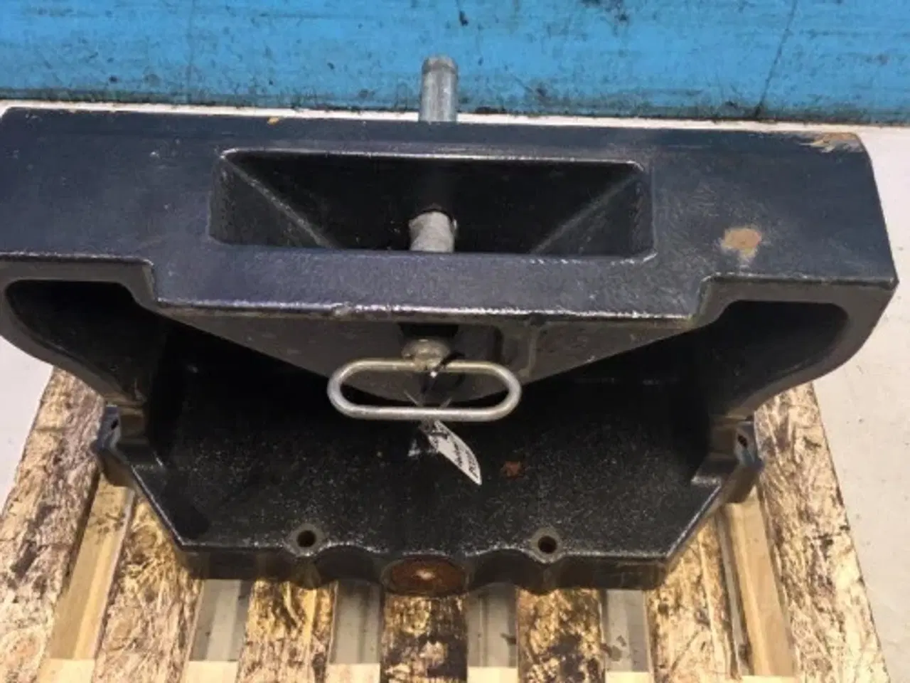 Billede 15 - Case Farmall 115C Frontvægt Holder 84313805