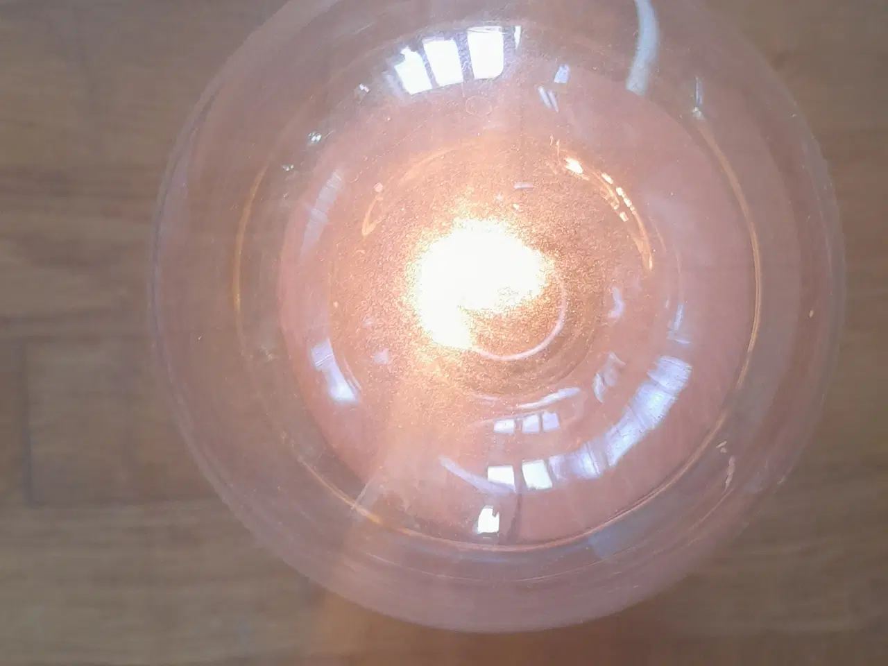 Billede 2 - Bordlampe i træ med lysdæmper pære 