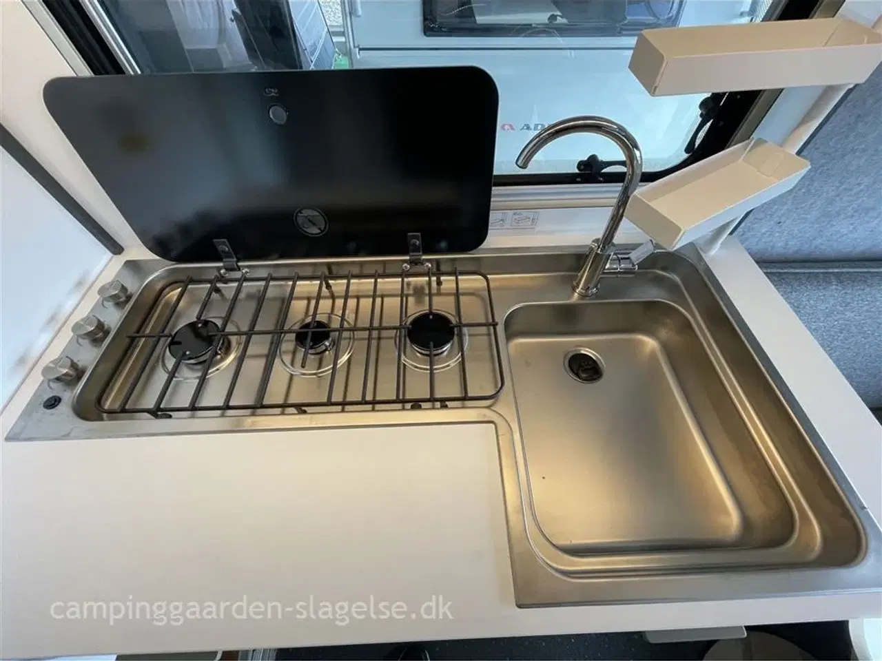 Billede 5 - 2026 - Adria Altea 402 PH   Adria Altea 402 PH – lille udenpå, stor på ferie!