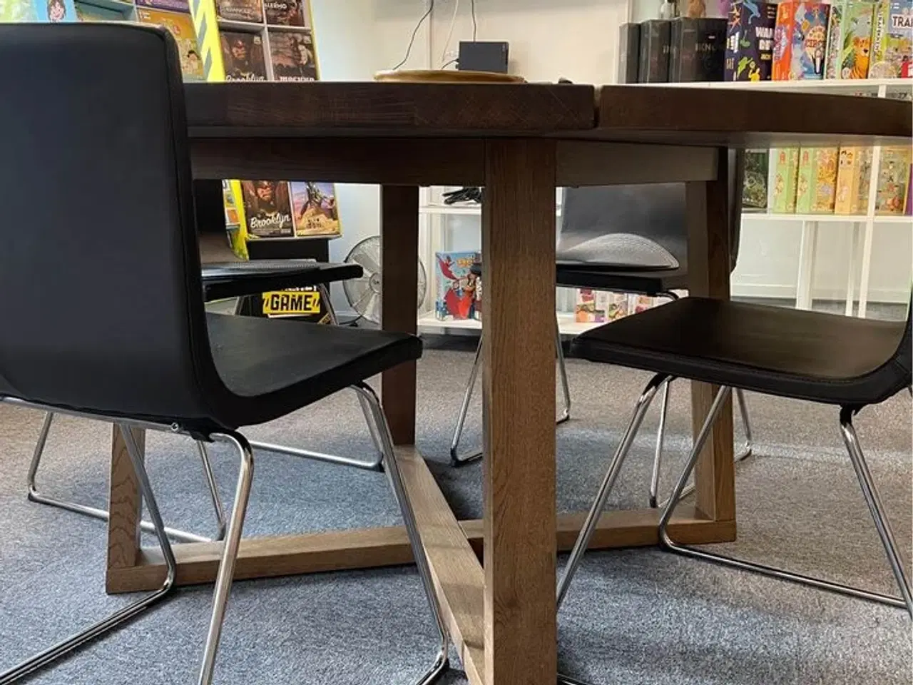 Billede 2 - Spisebord med 4 stole