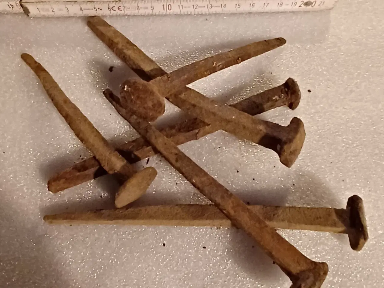 Billede 1 - Antikke søm og dyvler