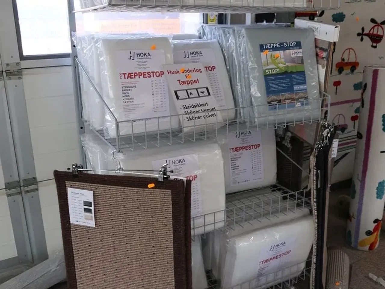 Billede 1 - Stativ med div. Tættestop m.m.