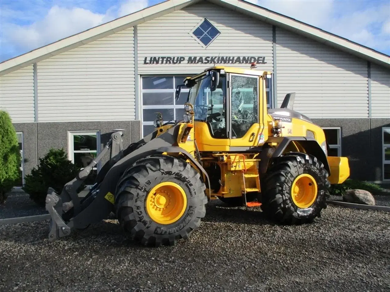 Billede 1 - Volvo L 70 H H2 BEMÆRK MED GARANTI FRA VOLVO FREM TIL DEN 18.6.2026. AGRICULTURE DK-maskine med lang arm, Co-Pilot & med 750mm Michelin MEGA X BIB hjul.