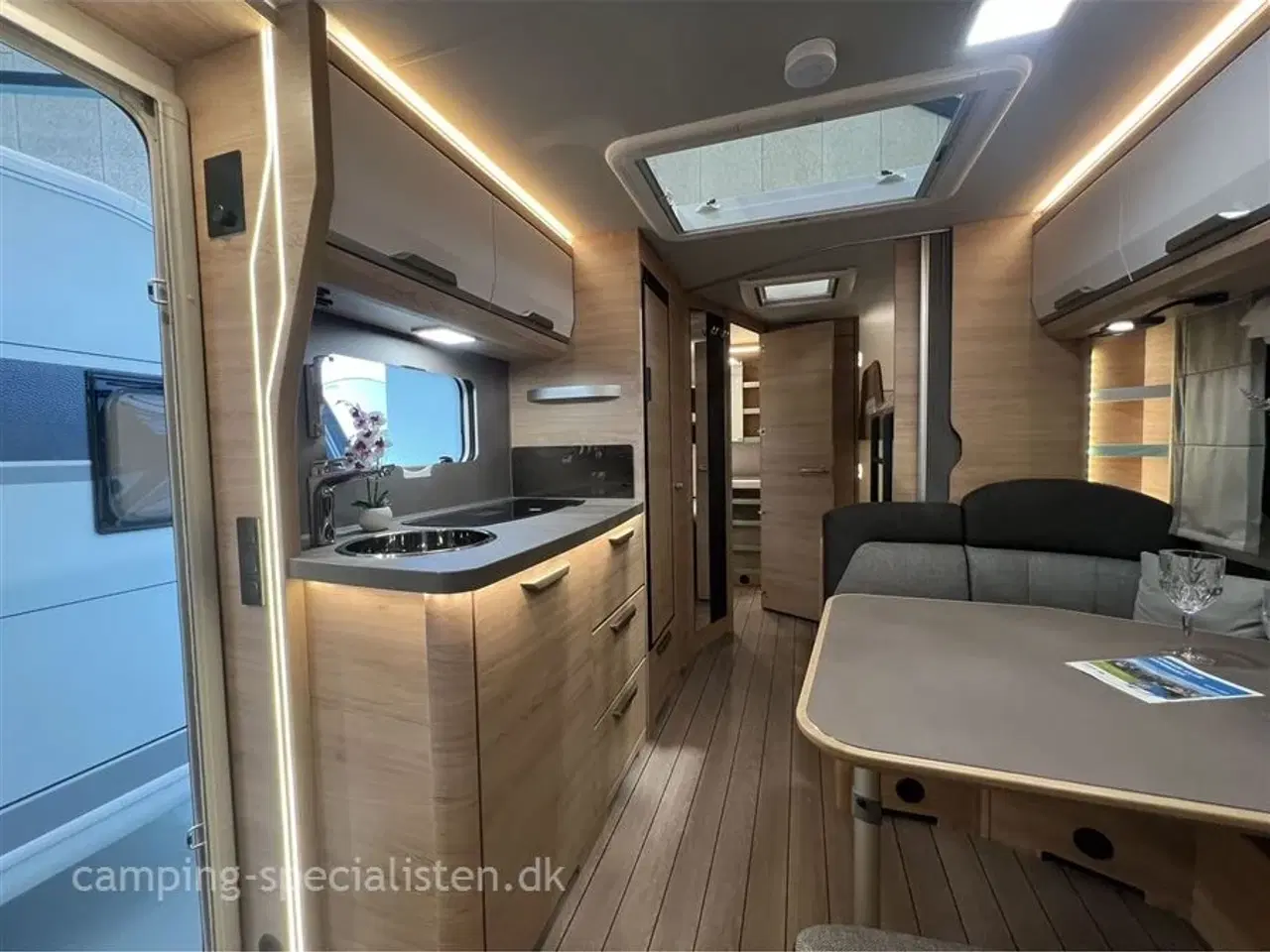 Billede 12 - 2024 - Knaus Südwind 580 QS   En flot Knaus Südwind 580 QS 2024 den perfekte løsning til børnefamilien - kan nu opleves hos Camping-Specialisten.dk Silkeborg