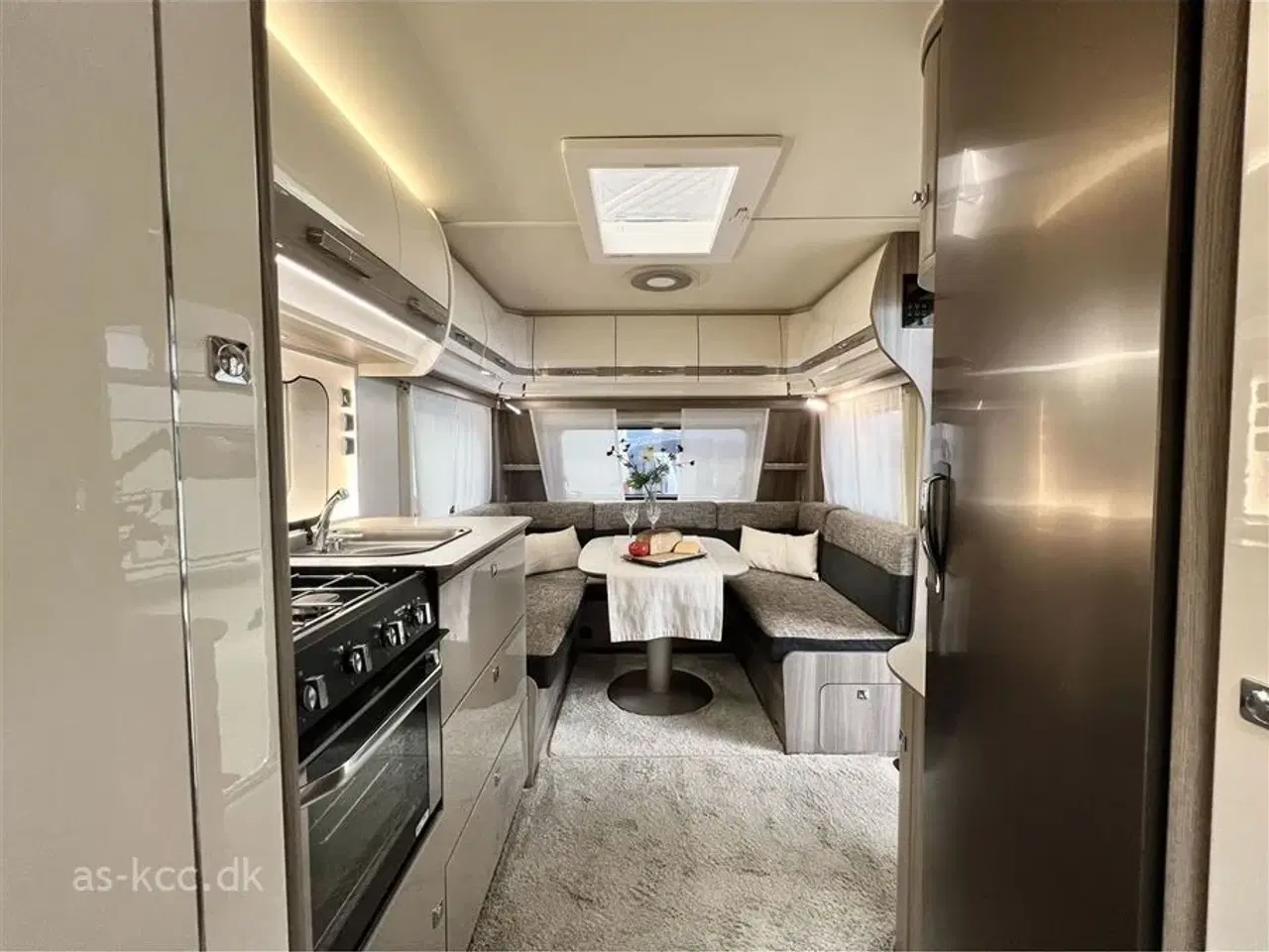 Billede 5 - 2018 - Fendt Tendenza 515 SF   Fendt Tendenza 515 SF årg. 2018. Mover 4 sovepladser, 5 siddepladser.