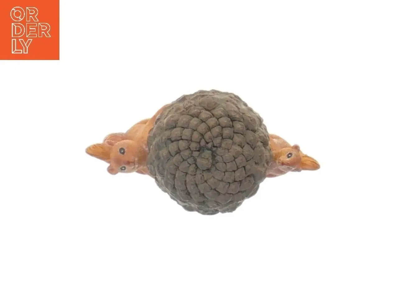 Billede 3 - Figur af egern med kogler fra Dreamworks (str. 12 cm)