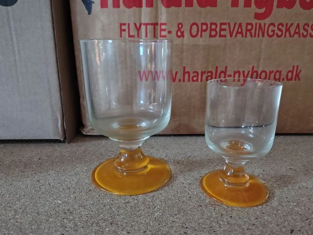 Billede 2 - En kasse glas