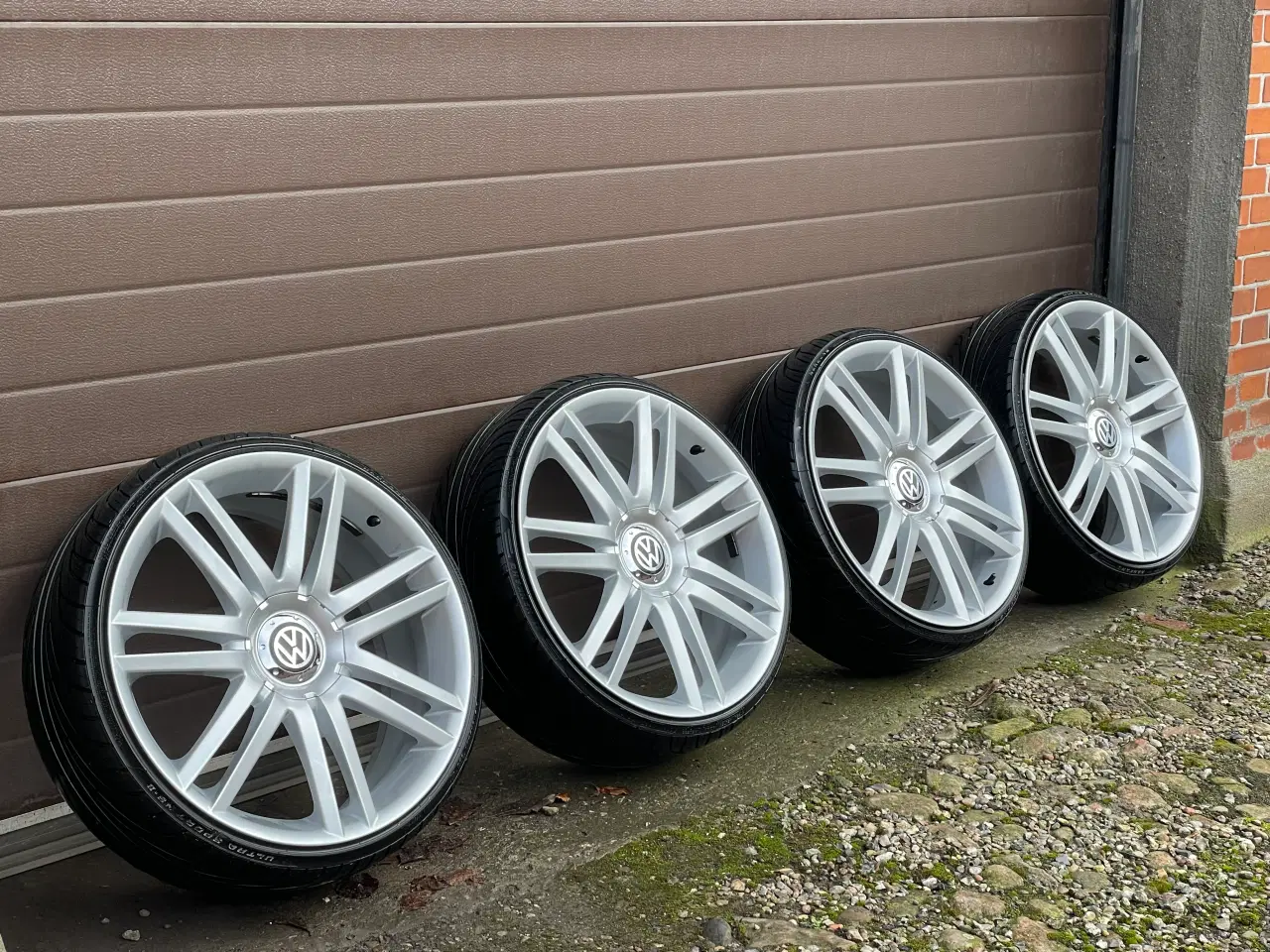 Billede 3 - Alufælge, 20" 215/30/R20 Der er 2 krydsmål 5 x112
