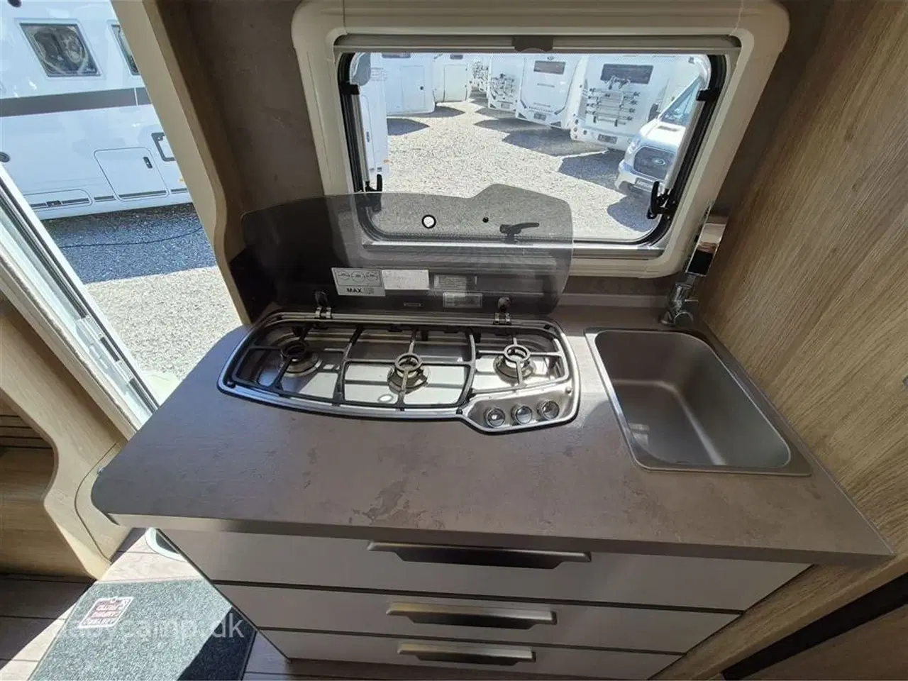 Billede 11 - 2018 - Knaus Sky I 650   Egoist Camper med god indretning. solceller. batteri. tv. el-markise. og el-trin.