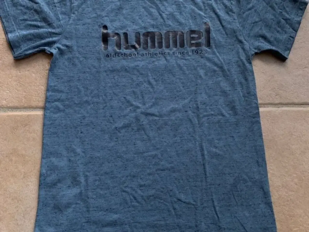 Billede 1 - HUMMEL t-shirt str. 14 år