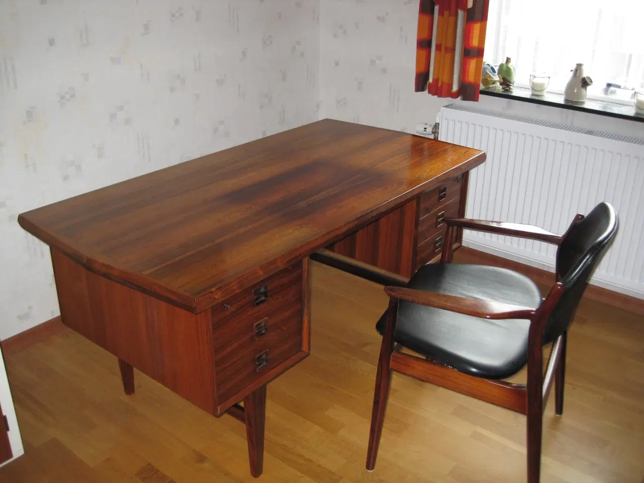 Billede 1 - Fritstående Palisander Skrivebord
