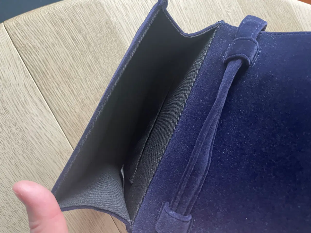 Billede 4 - Ny Malene Birger velour taske 