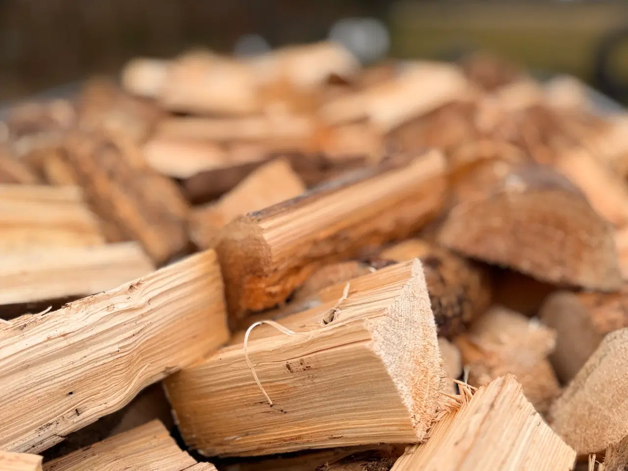 Billede 2 - Tørt brænde lige til brændeovnen