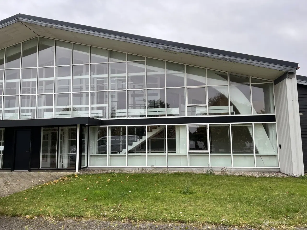 Billede 1 - Stort kontor med Glasfacade