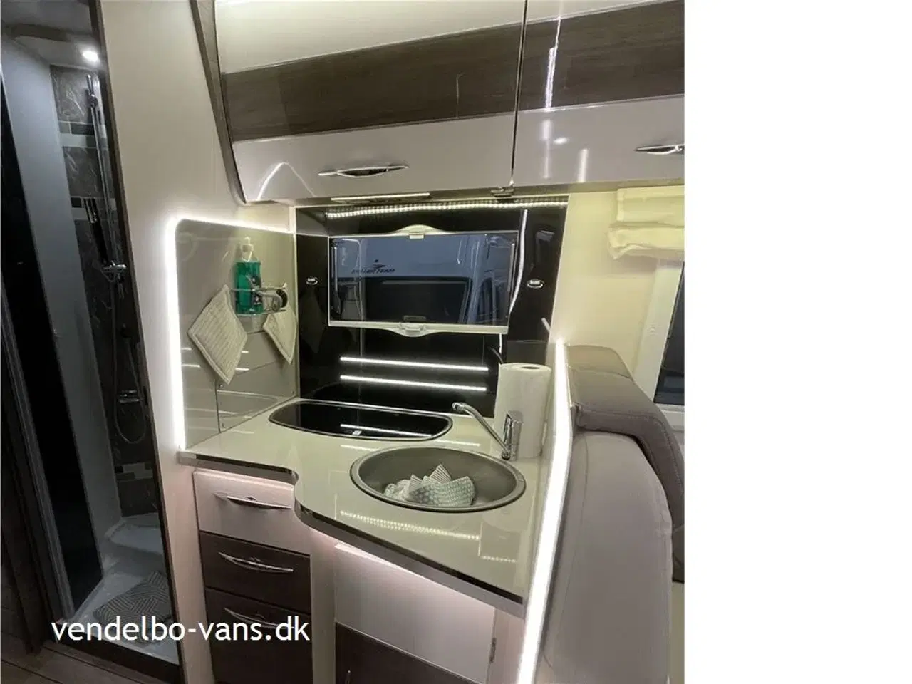 Billede 4 - 2021 - McLouis Nevis 879 G Matic   Højdejusterbar dobbeltseng i bag - stor garage - 160 HK automatgear