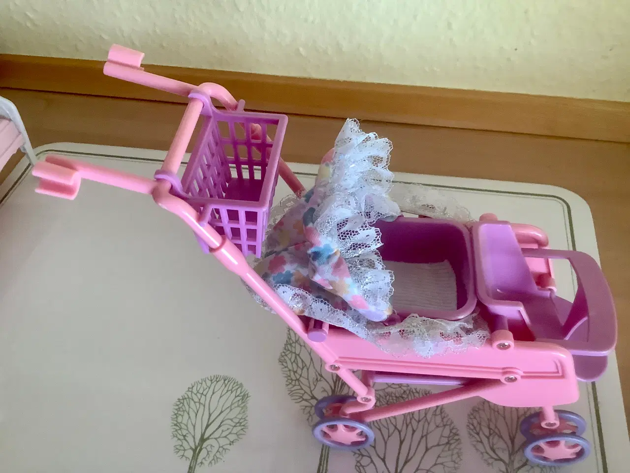 Billede 3 - Barnevogn som passer til Barbie.Ikke dukker.