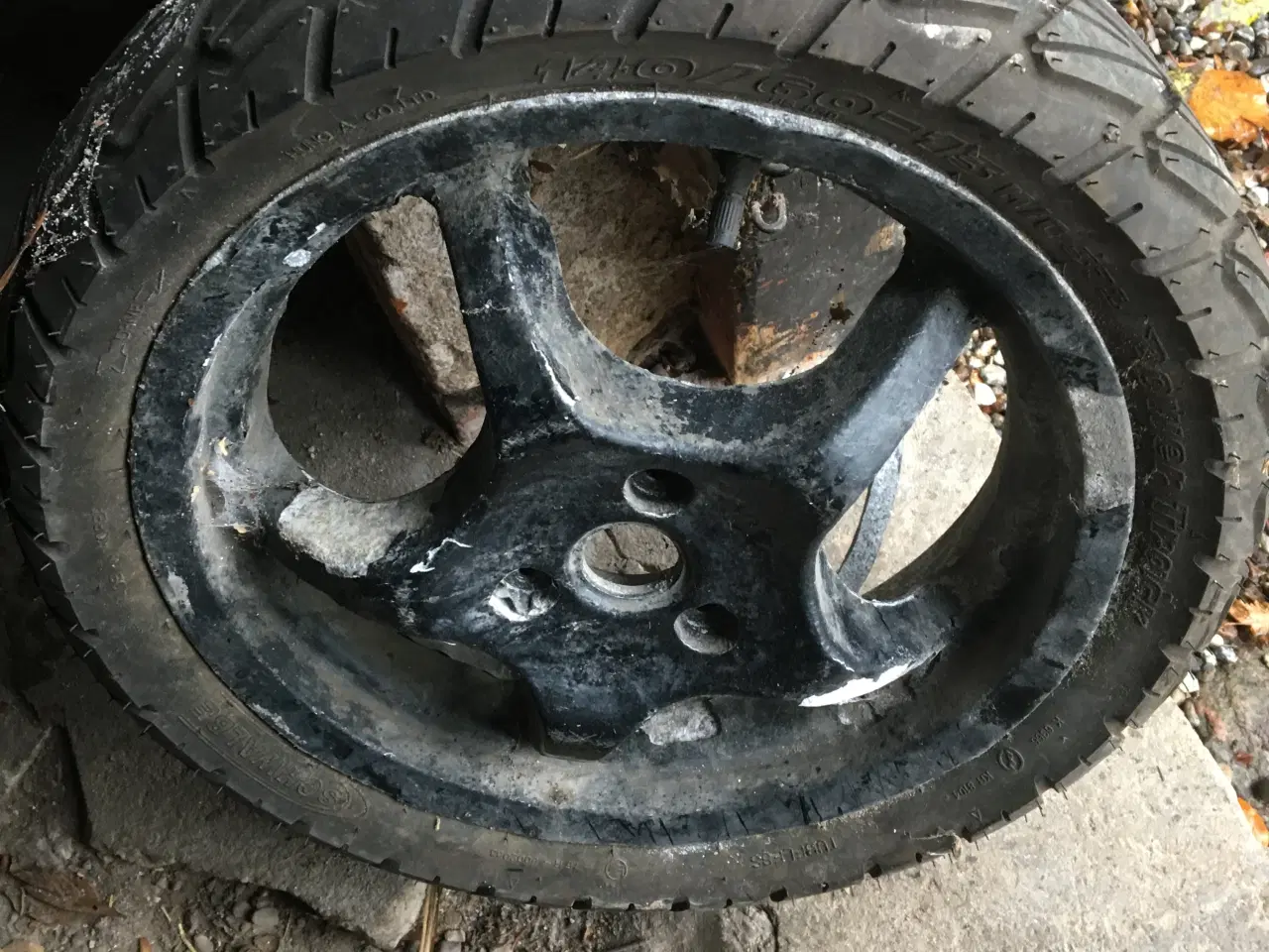 Billede 2 - Scooterfælg med dæk