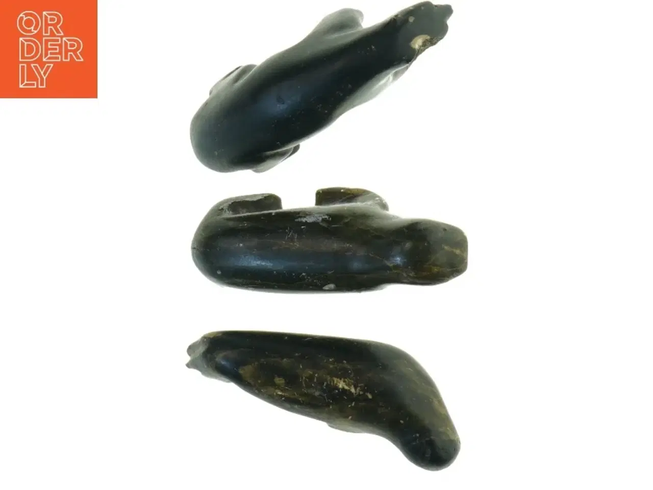 Billede 4 - Grønlandica. Sæt af tre skulpturer af sæler og en isbjørn (str. 9x5,5 cm)