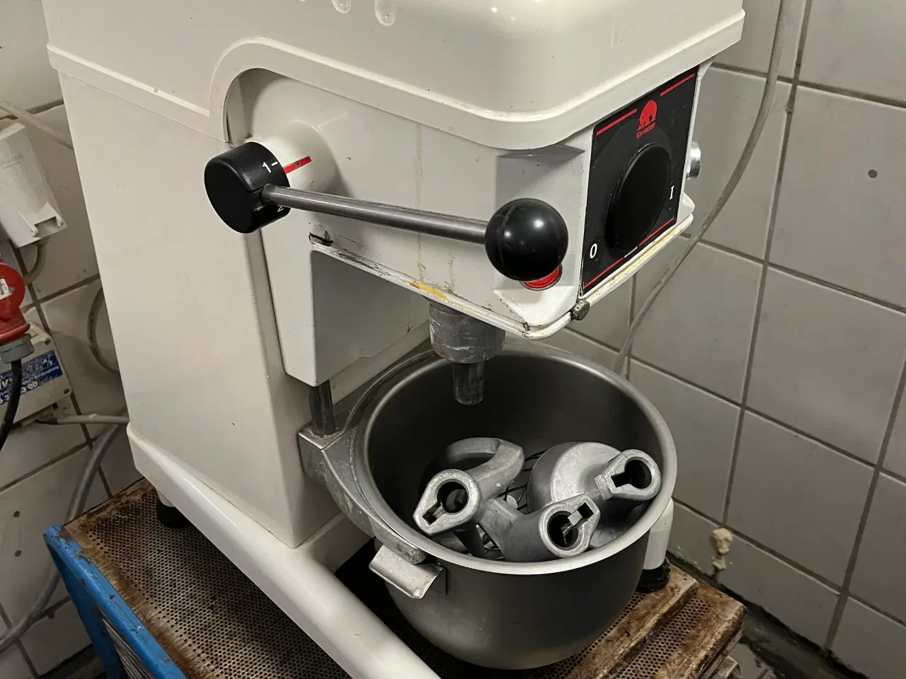 Billede 2 - Bjørn røremaskine med skål,piskeris,spartel og dej