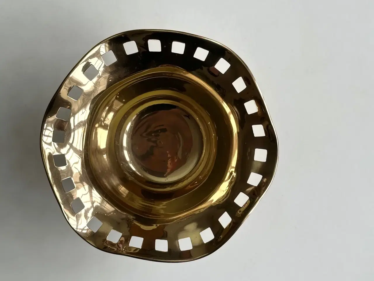 Billede 2 - Messingskål, perforeret kant