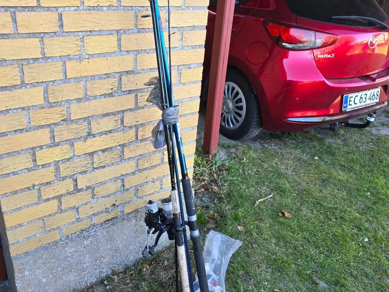 Billede 2 - 2 stk. fiskestænger med tilbehør