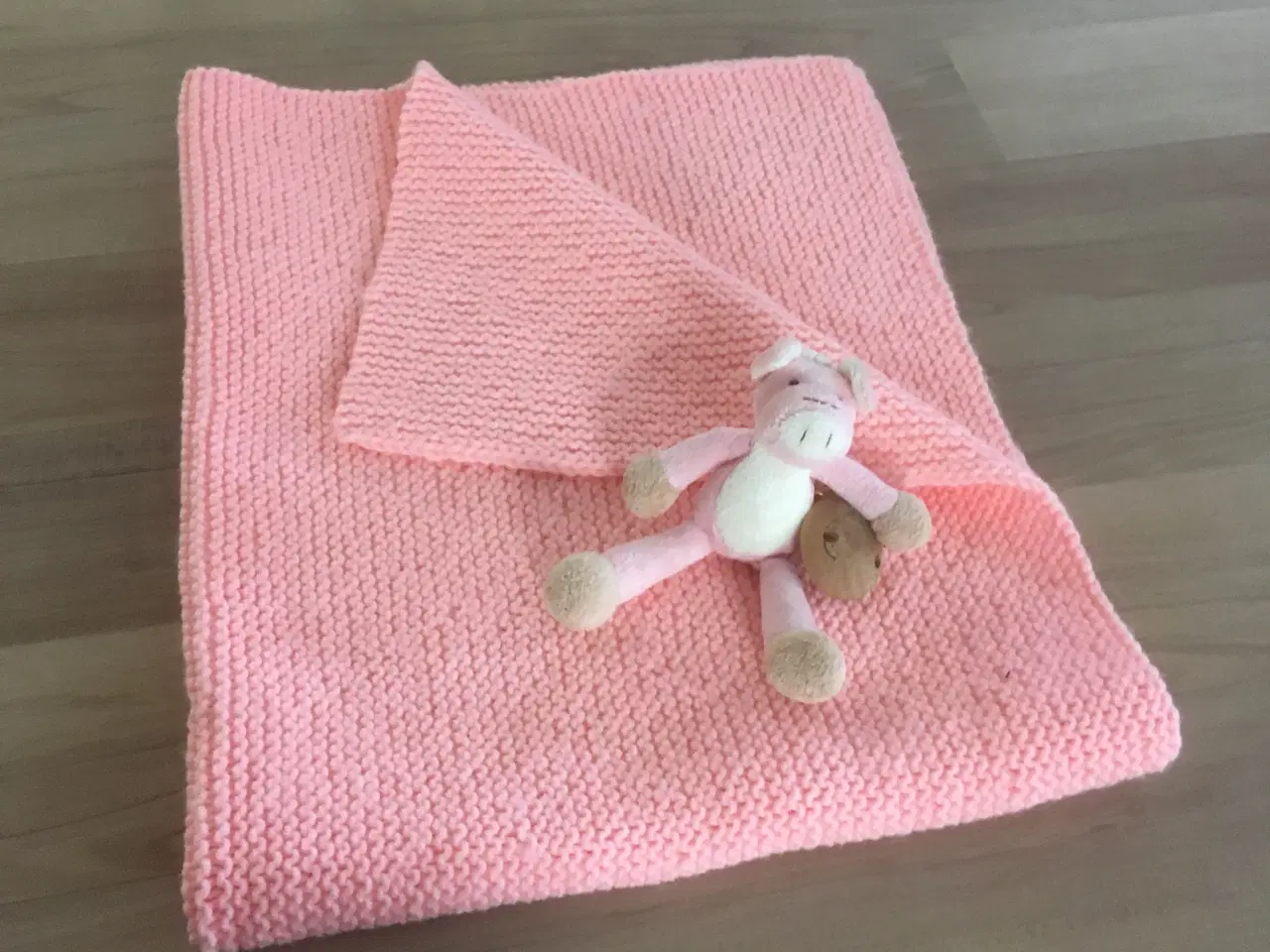 Billede 1 - Hånd strikket baby tæppe
