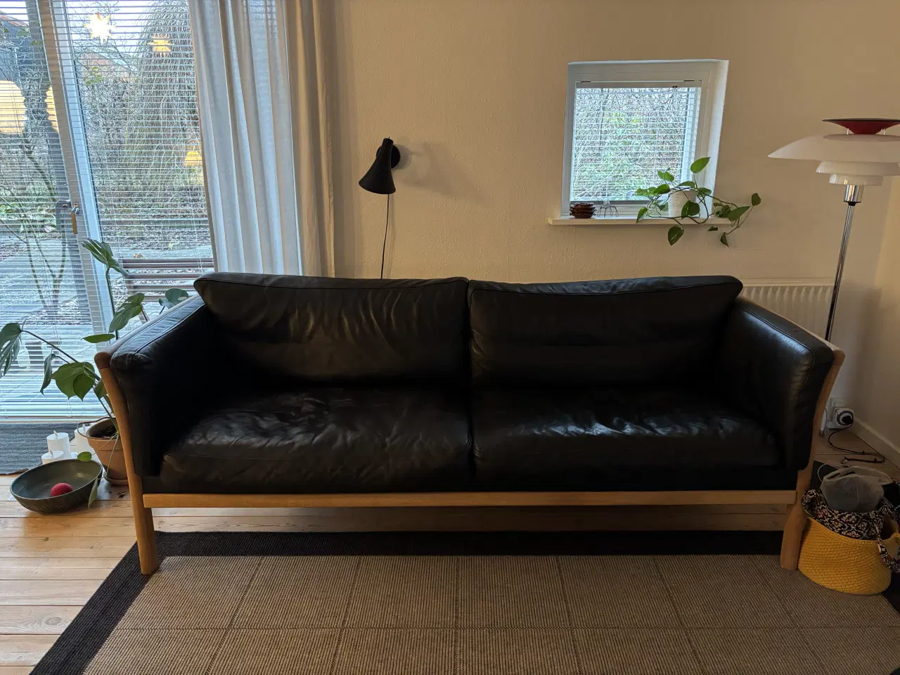 Billede 2 - Sofa, sort læder