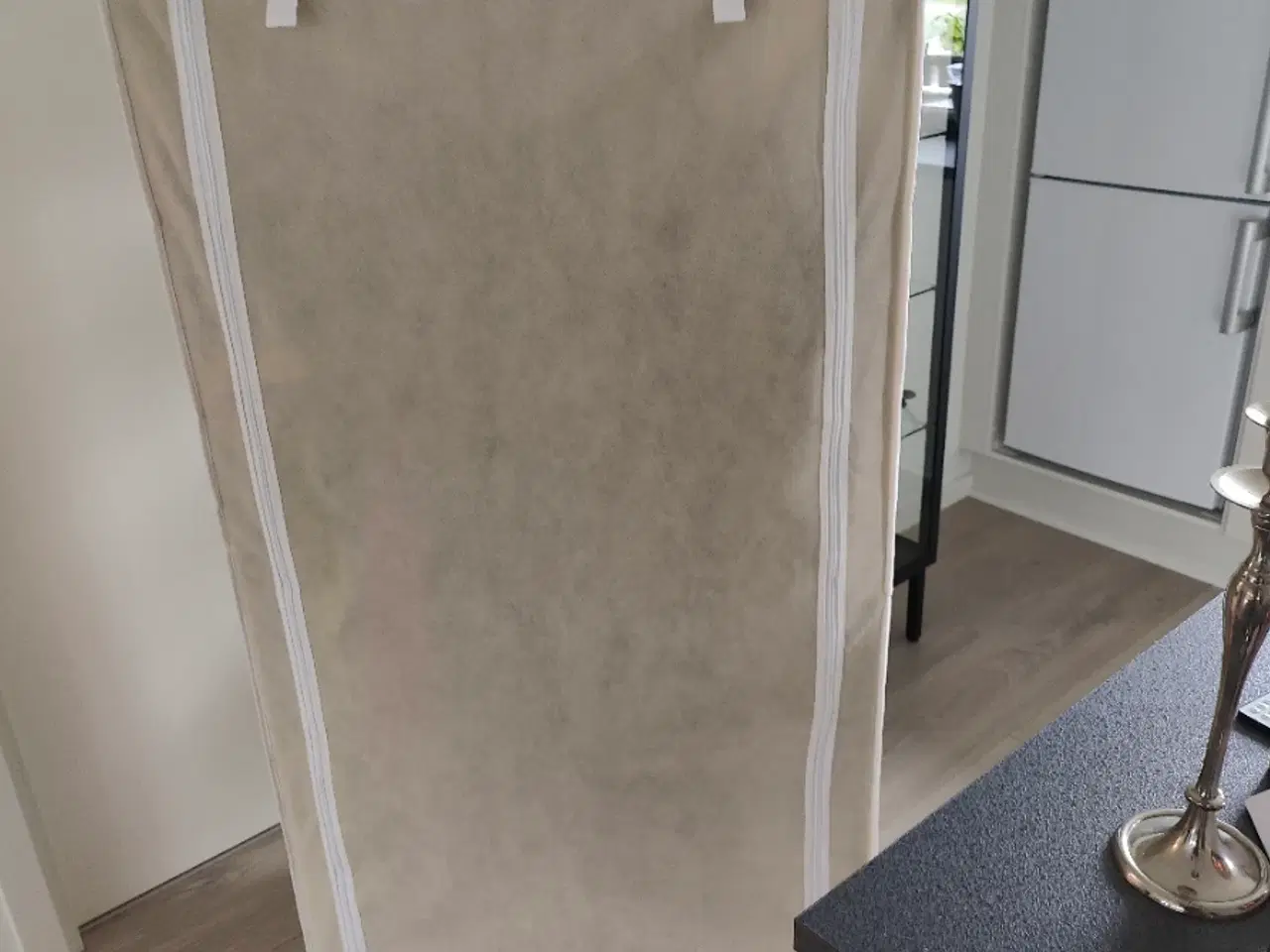 Billede 4 - Overdækket tøjstativ_Garderobeskab