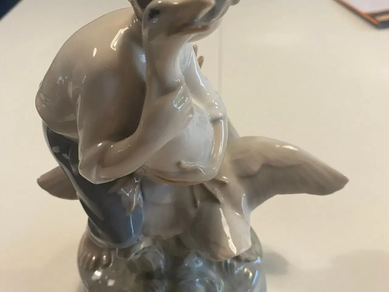 Billede 1 - Royal Copenhagen figur, Gåsetyven, drengen m gæs