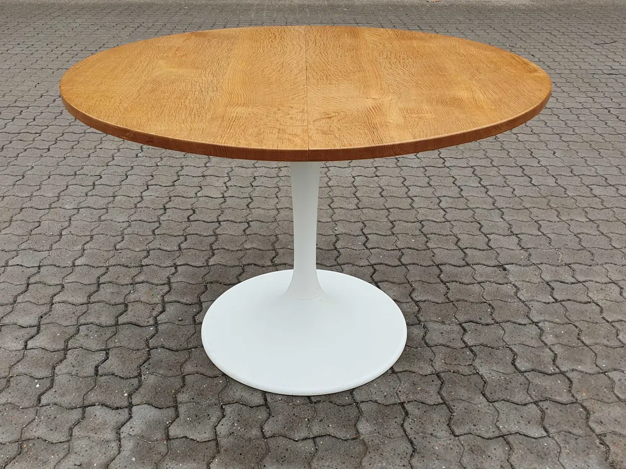 Billede 1 - SPISEBORD, RUND, EG, MASSIV, SØJLEBEN