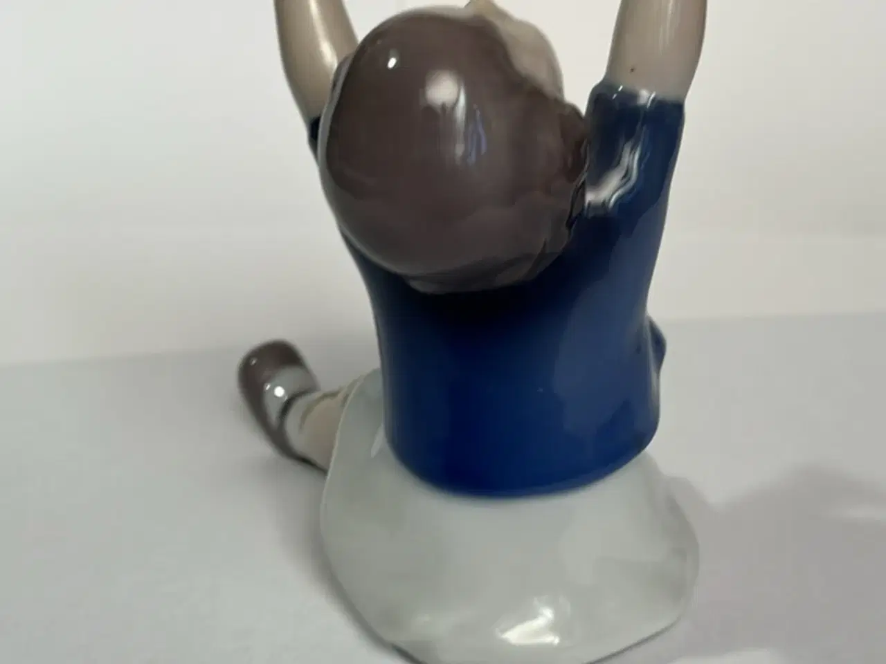 Billede 2 - B&G piger med armene løftet