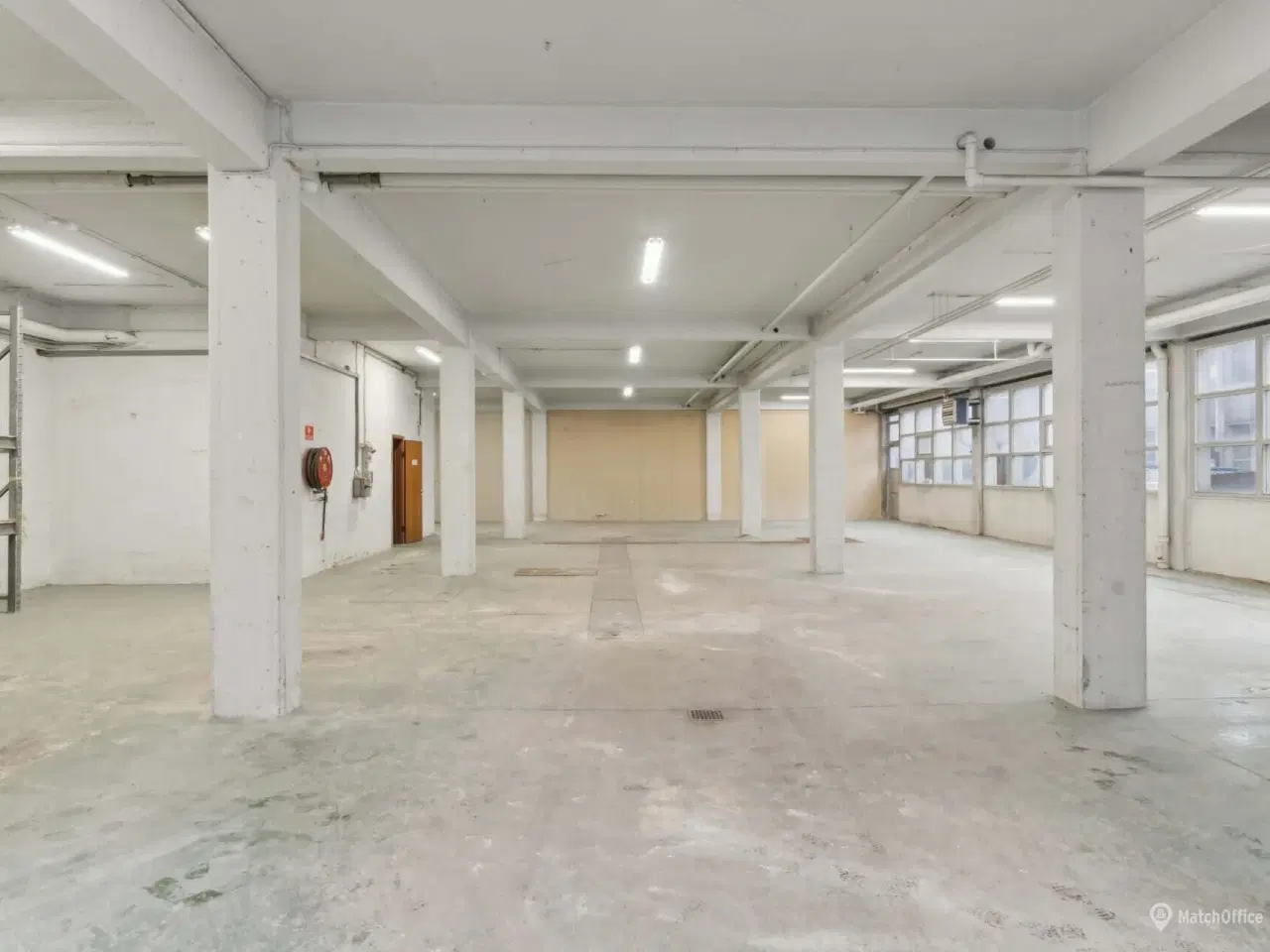 Billede 5 - Lager på 360 m² med port i terræn