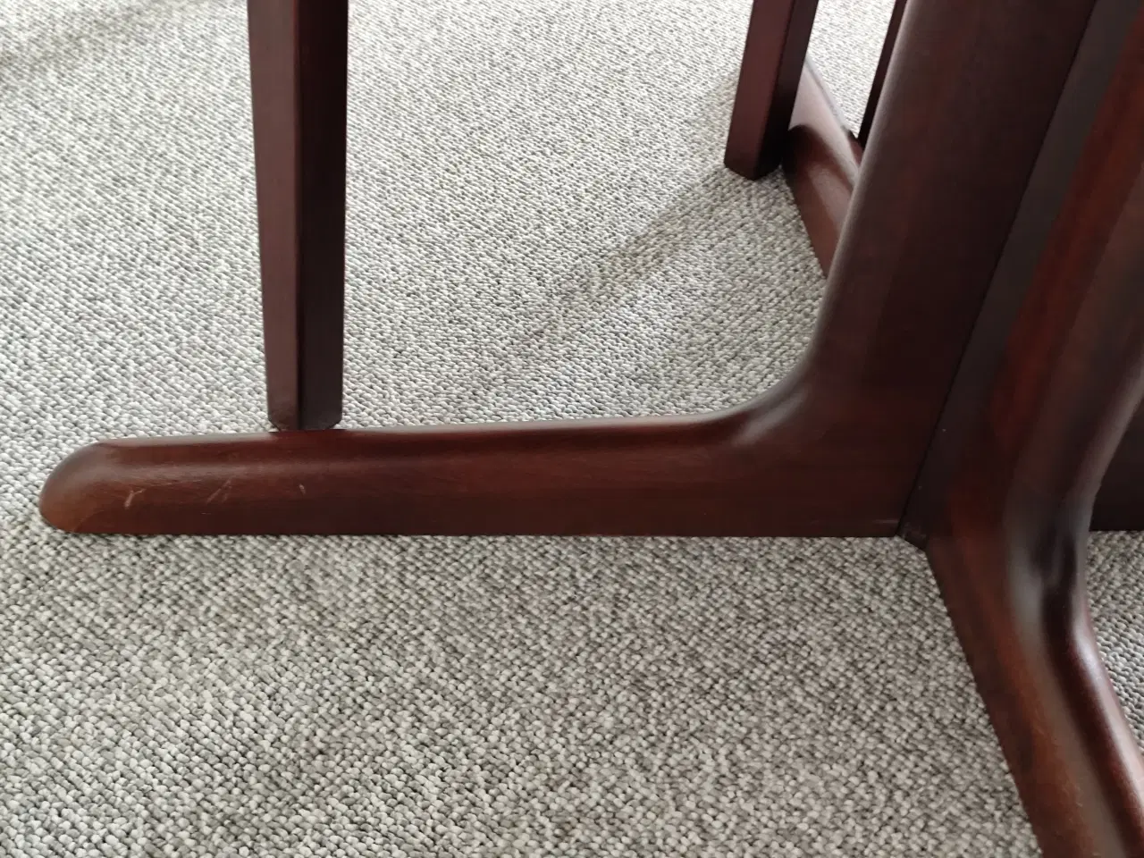 Billede 4 - Mahognibord m. 4 stole.