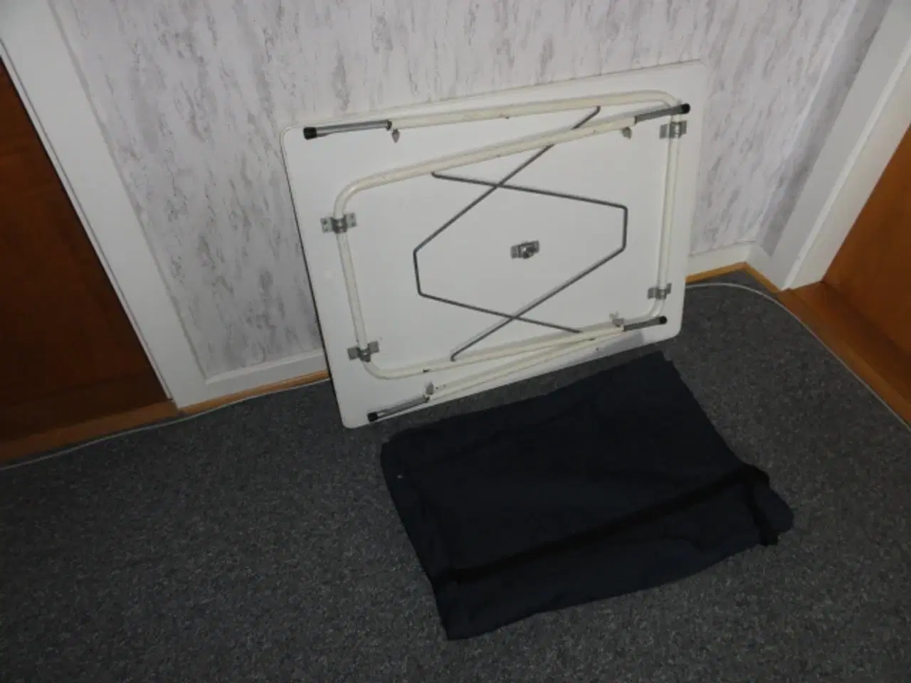 Billede 3 - Hvidt campingbord 60 x 80 cm.