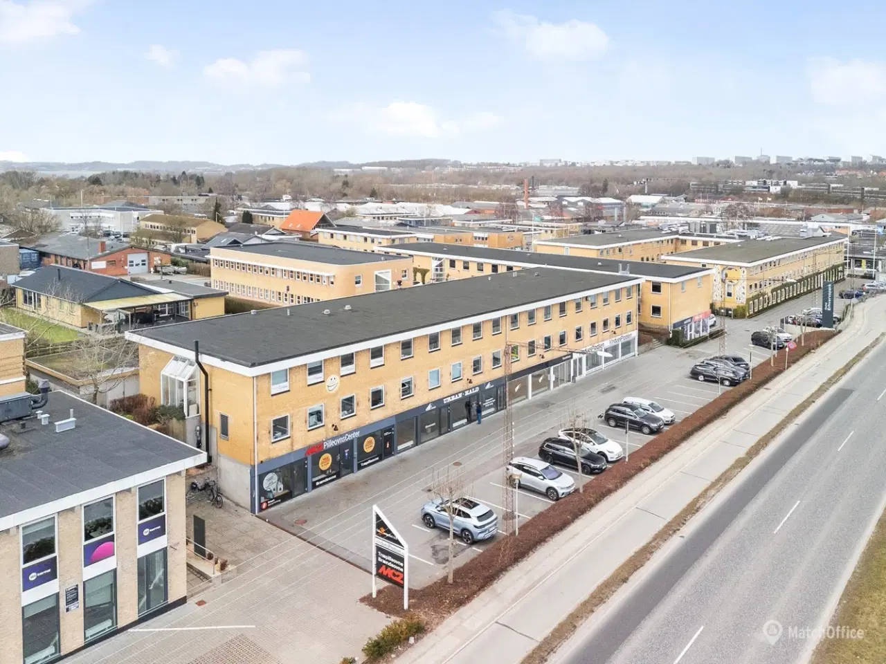 Billede 12 - Showroom med facade mod Viby Ringvej