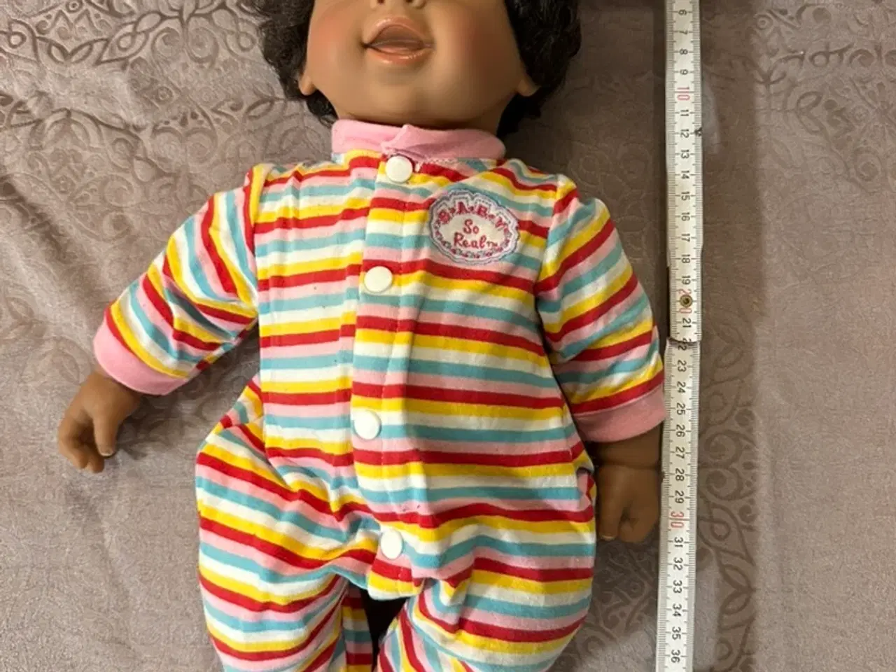 Billede 1 - Baby so Real dukke med mørkt krøllet hår