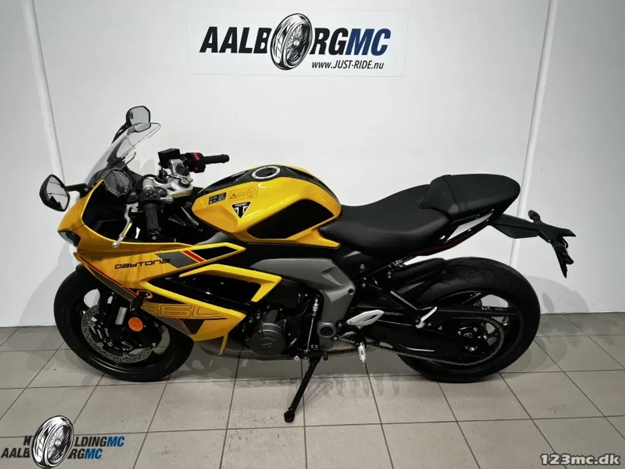 Billede 2 - Triumph Daytona 660 Cosmic Yellow / Sapphire Black