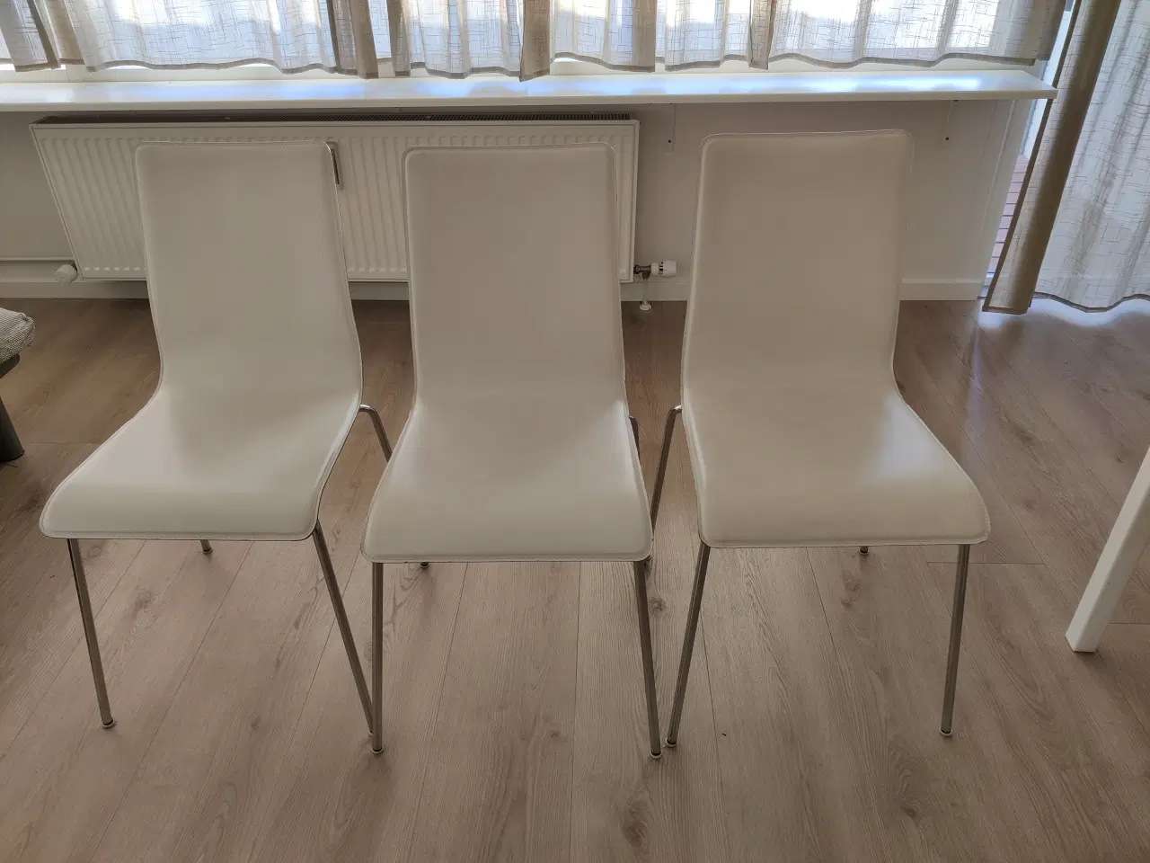 Billede 5 - Spisebord med 3 spisebordsstole