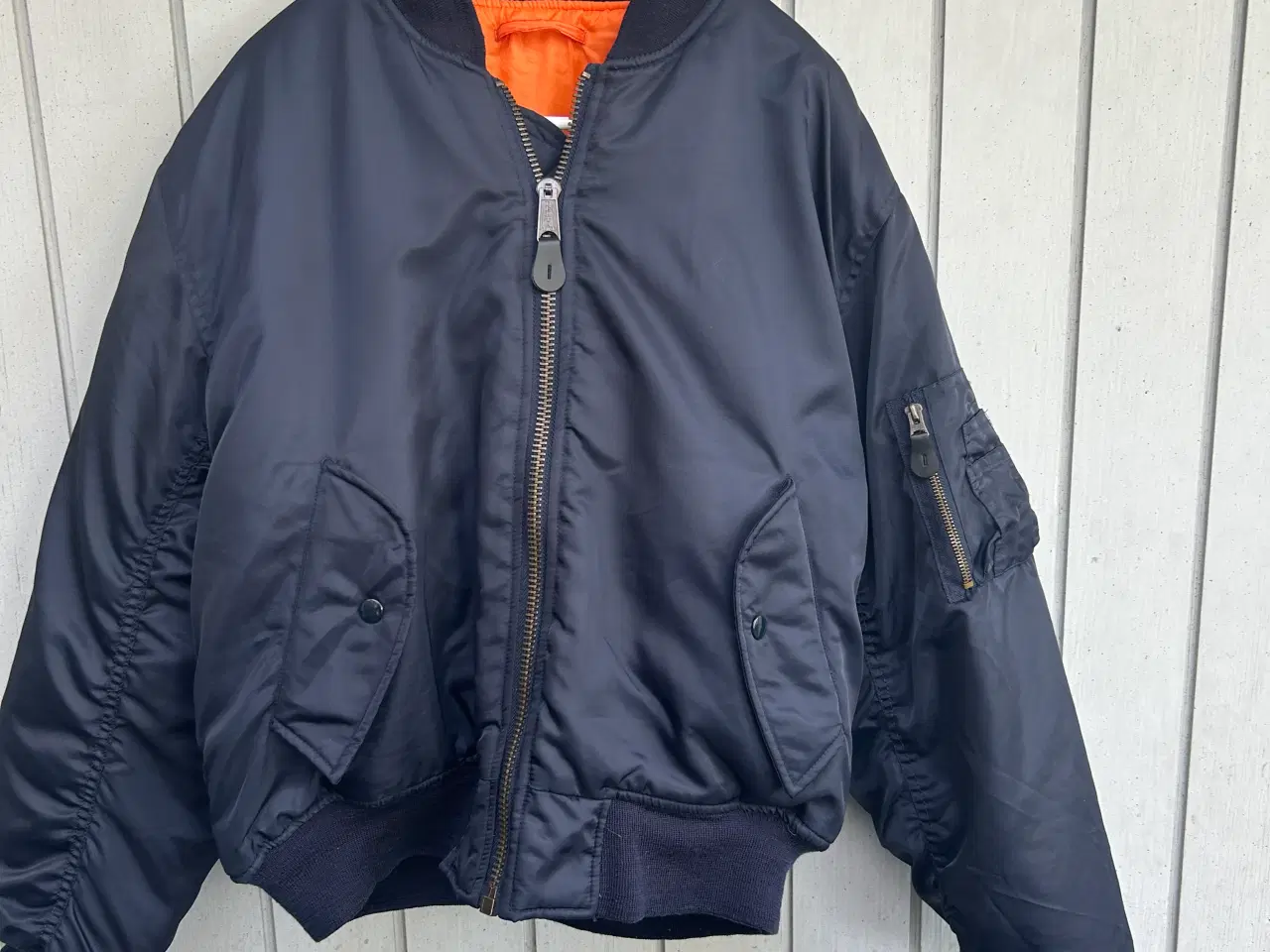 Billede 1 - Pilotjakke. Mørkeblå med orange foer