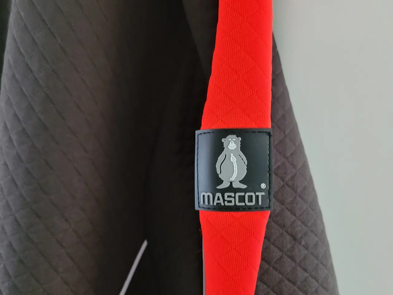 Billede 4 - Mascot Sweatshirt Sælges 