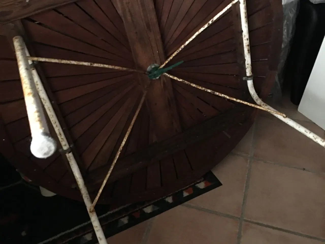 Billede 4 - Marguerit bord fra 1960erne m/org. dug