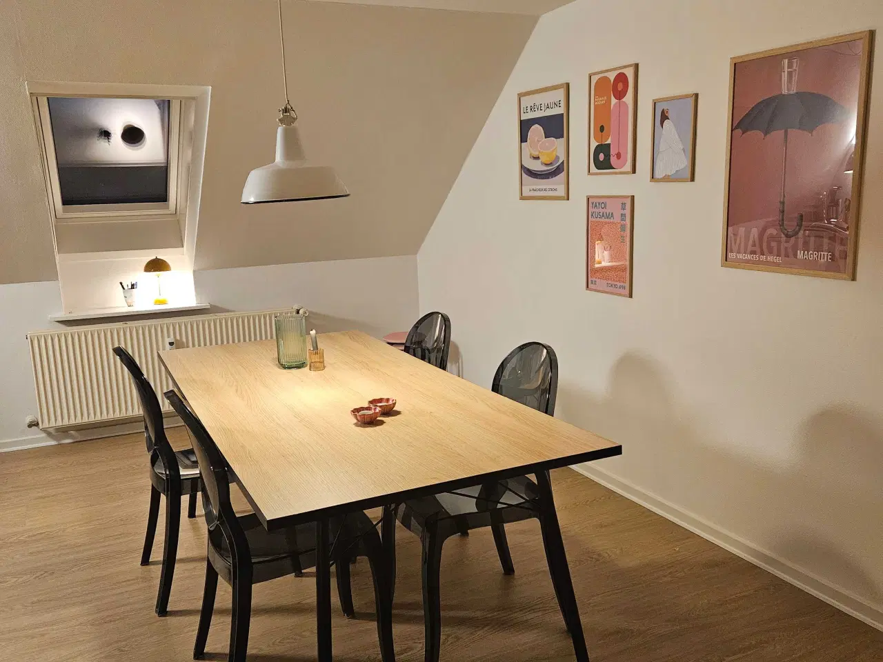 Billede 3 - Egetræs spisebord i flot stand