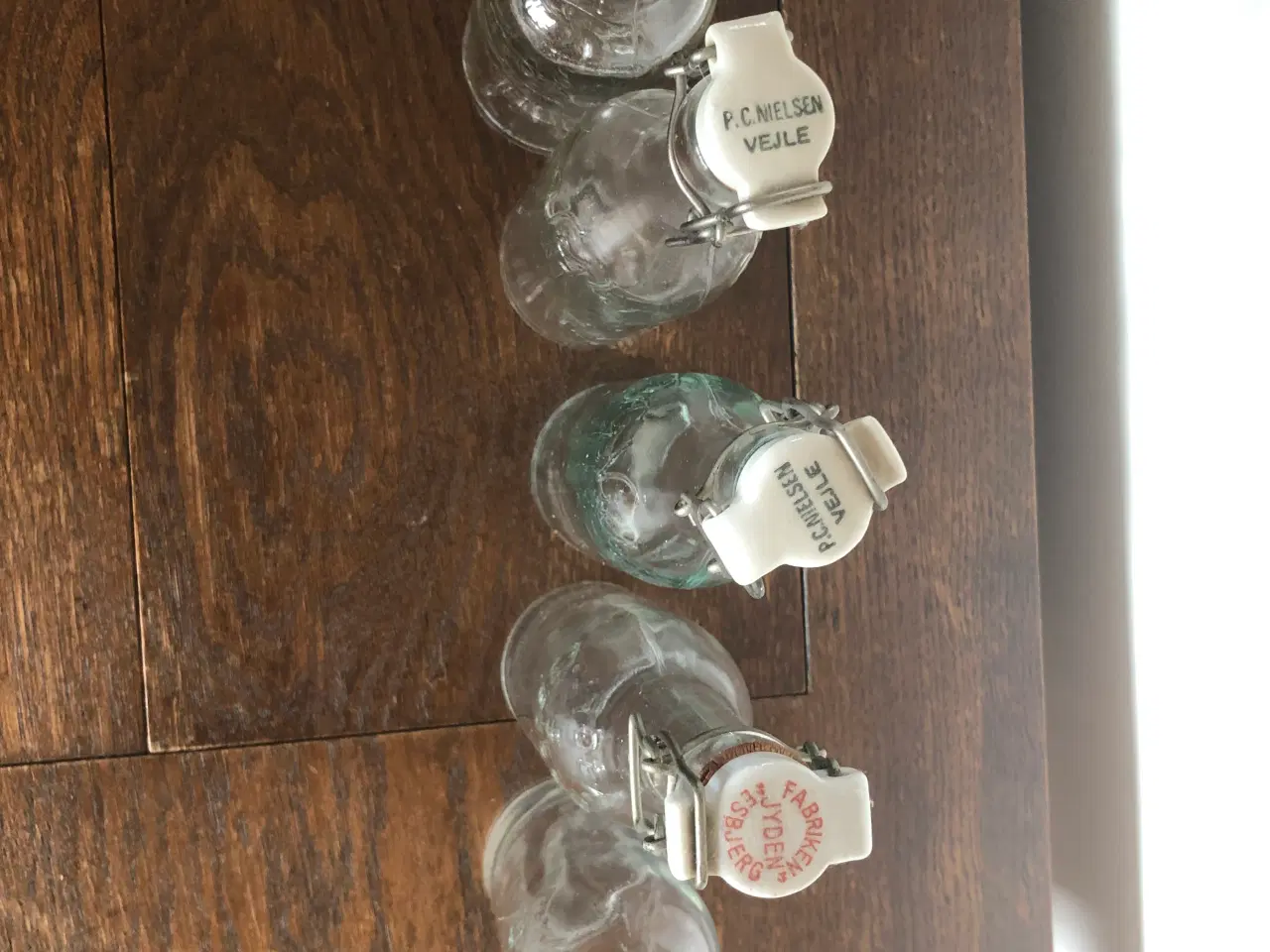 Billede 2 - 5 flasker med patentprop